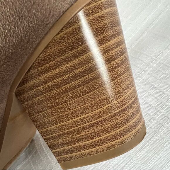 City Classified Vegan Faux Suede Mushroom Tan Ankle Boot Western Bootie Size 7 - Picture 4 of 11